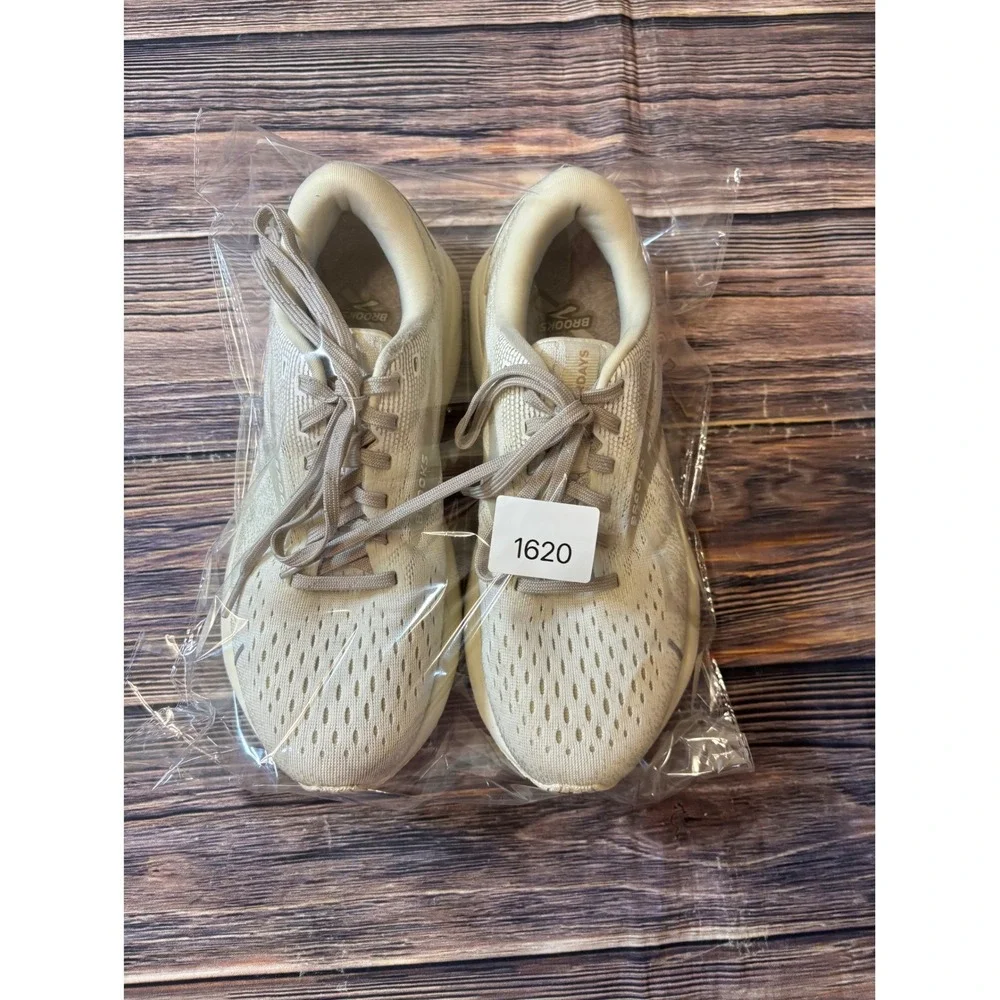 Brooks Ghost 14 NYC Running Shoes Womens 8 Cream Oyster Walking Comfort